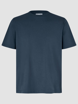 A dark blue short-sleeved crew neck Supima T-shirt Box Fit Navy featuring Scandinavian design.