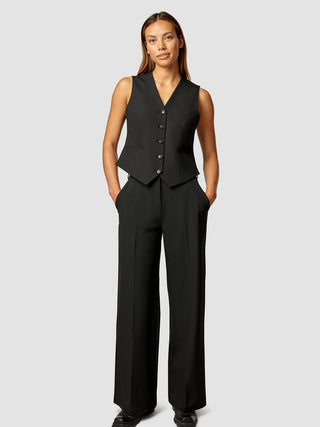 Essential Vest Short Black