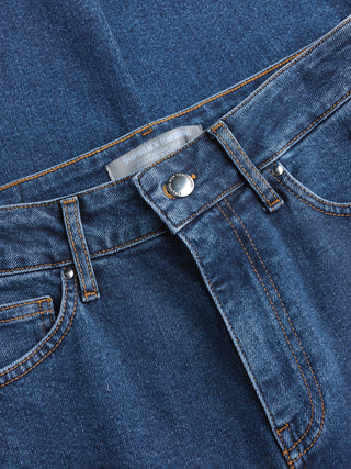 Close-up of the waistband and button of Jeans Straight Fit Medium Blue women’s jeans.