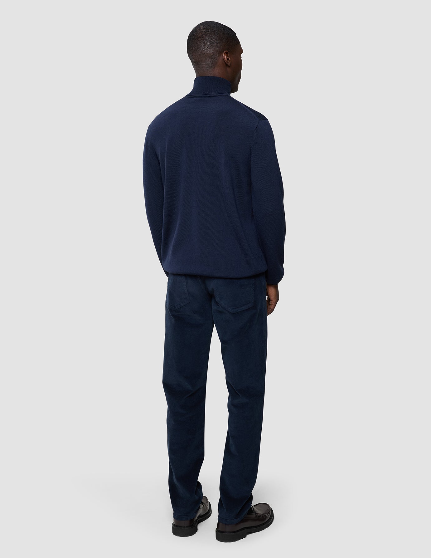Seamless Premium Merino Knit Turtleneck Dark Navy