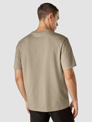 A man seen from behind wearing a Supima T-shirt Box Fit Globe Sahara.
