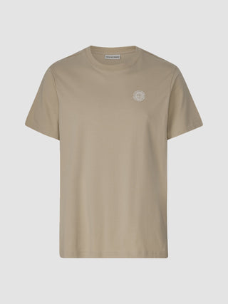 A beige, Scandinavian design Supima T-shirt Box Fit Globe Sahara with a small globe logo on the left chest.