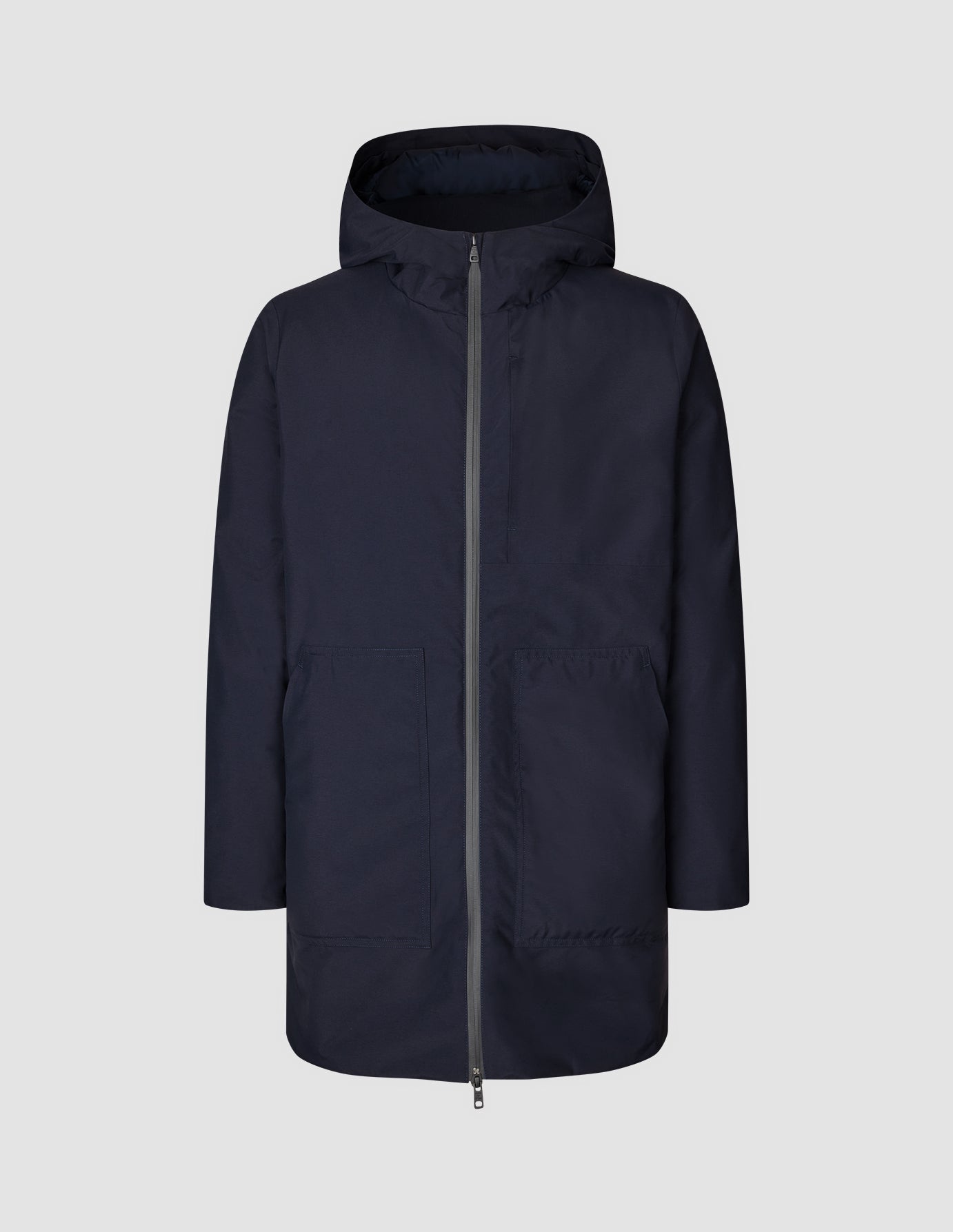 Utility Jacket Dark Navy in recycled polyester, featuring a zip-up hooded design, two large front pockets, and PrimaLoft insulation.