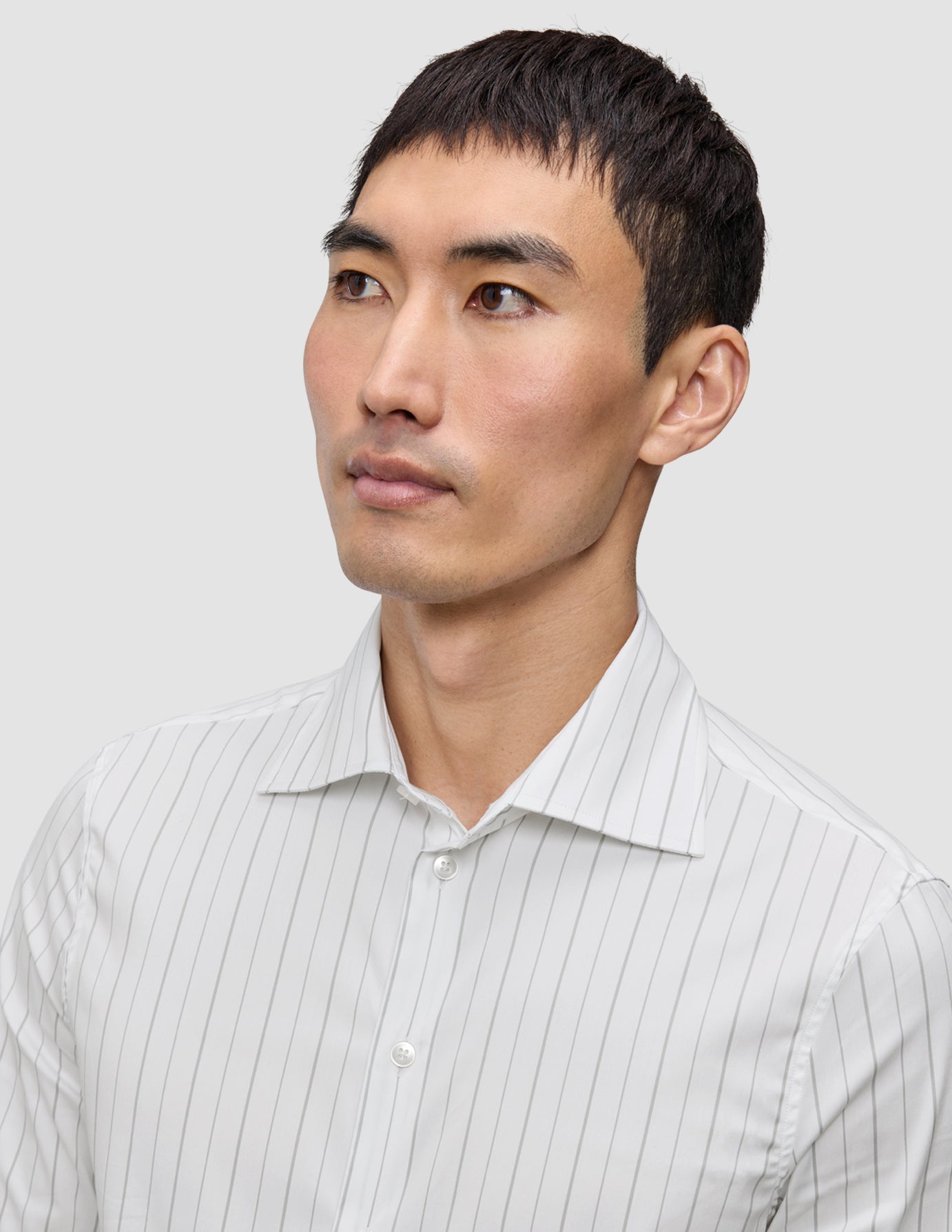 Elevated Shirt Slim Light Grey Striped, a slim fit men’s dress shirt in white with thin, vertical grey stripes, designed with a clean Scandinavian aesthetic.