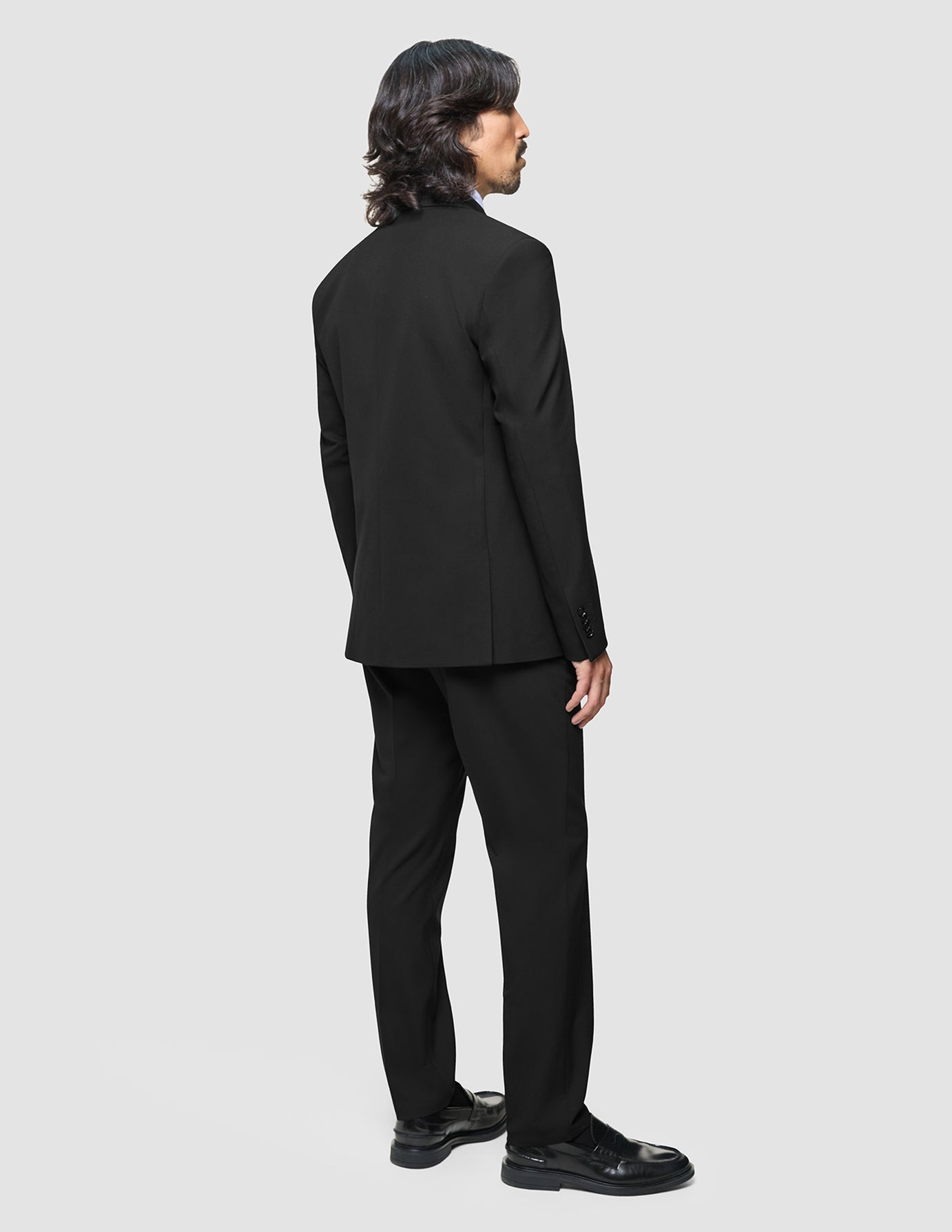 Formal fit. Flexible feeling.