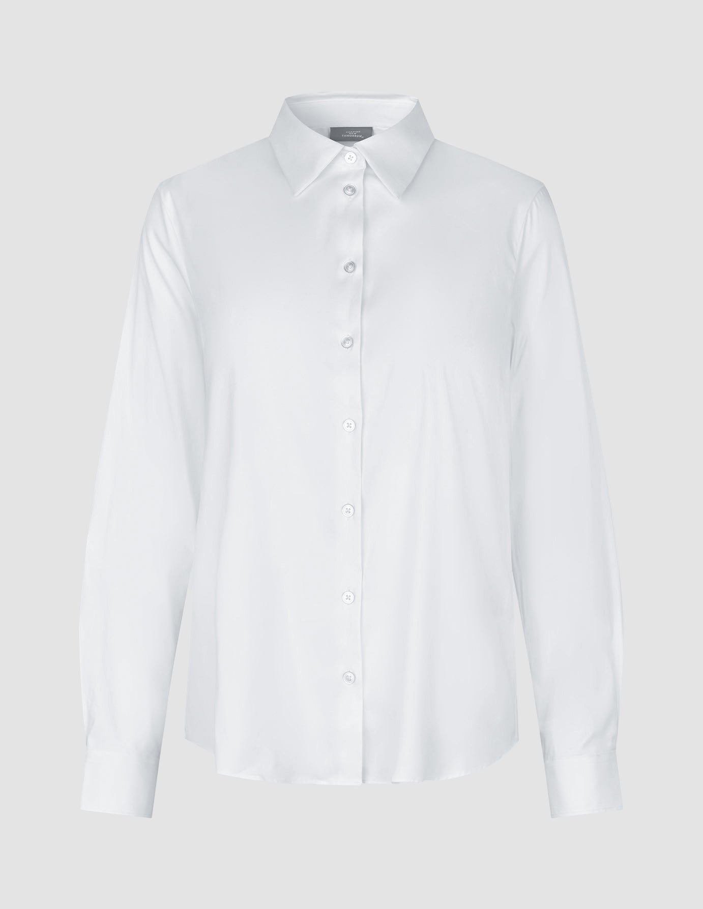 A Women Oxford Shirt White Regular with long sleeves and a collar.