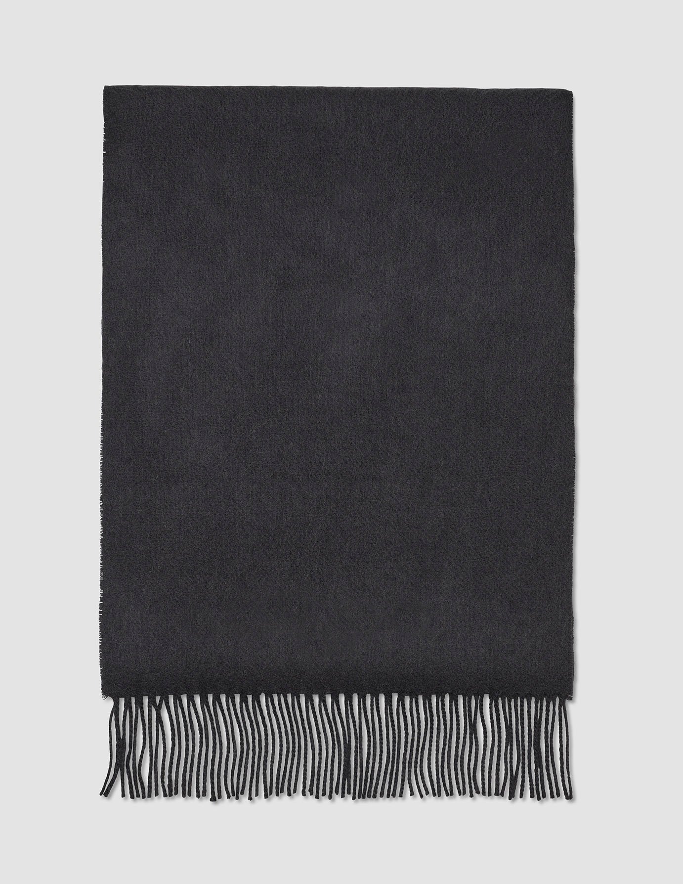 Scarf Charcoal Grey cashmere scarf with a fringed edge.
