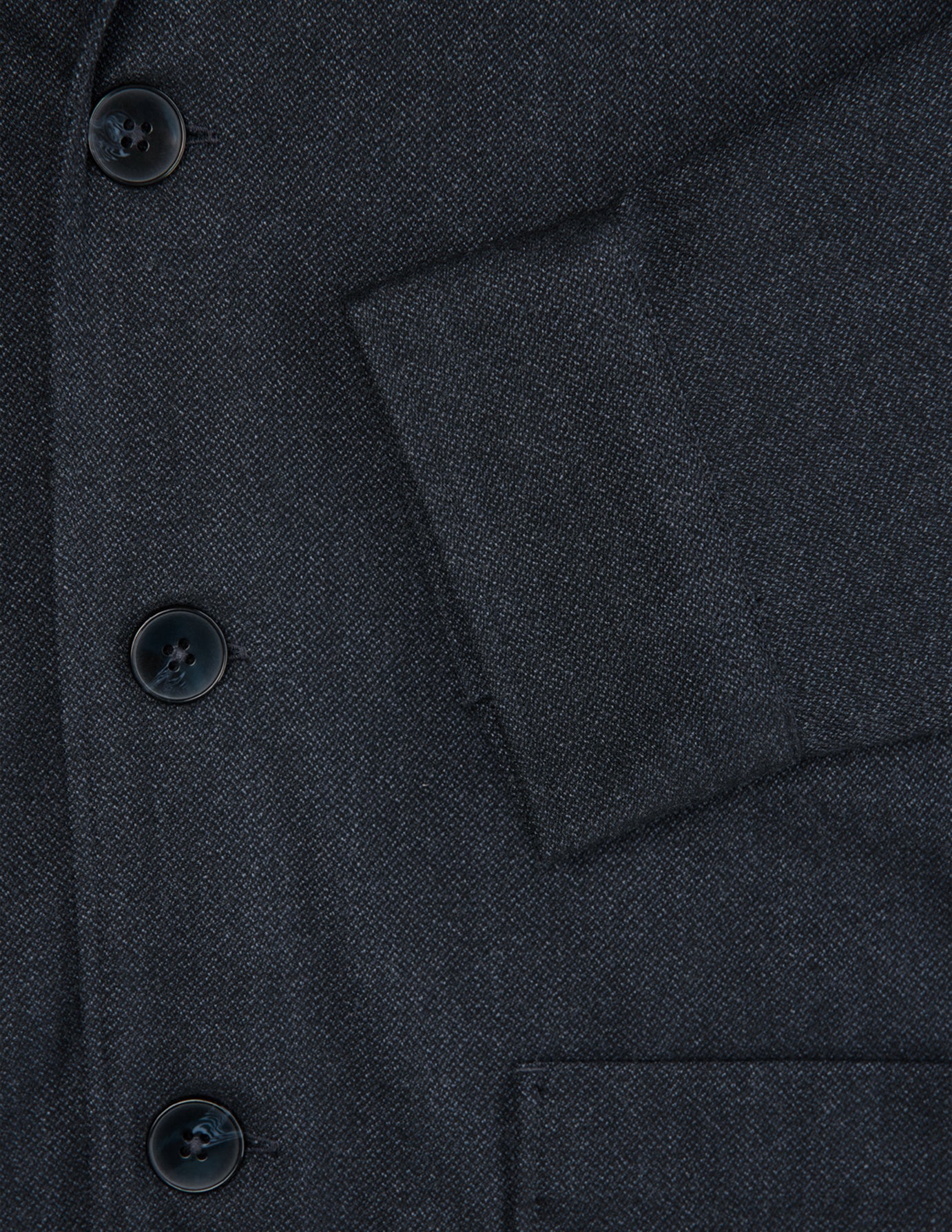Atelier Overshirt Dark Navy in a heavyweight textured fabric, featuring dark buttons, a sleeve cuff, and a clean Scandinavian design.