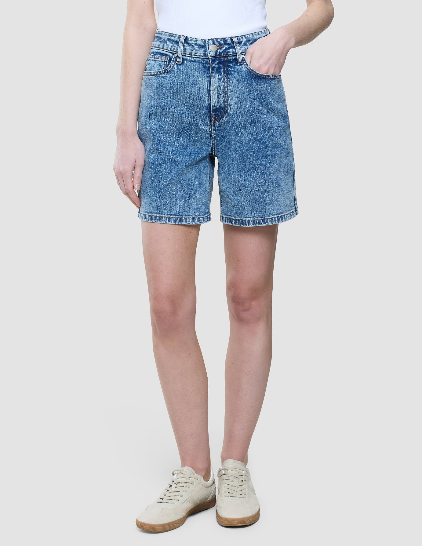 Women Classic Denim Shorts Snow Blue Wash