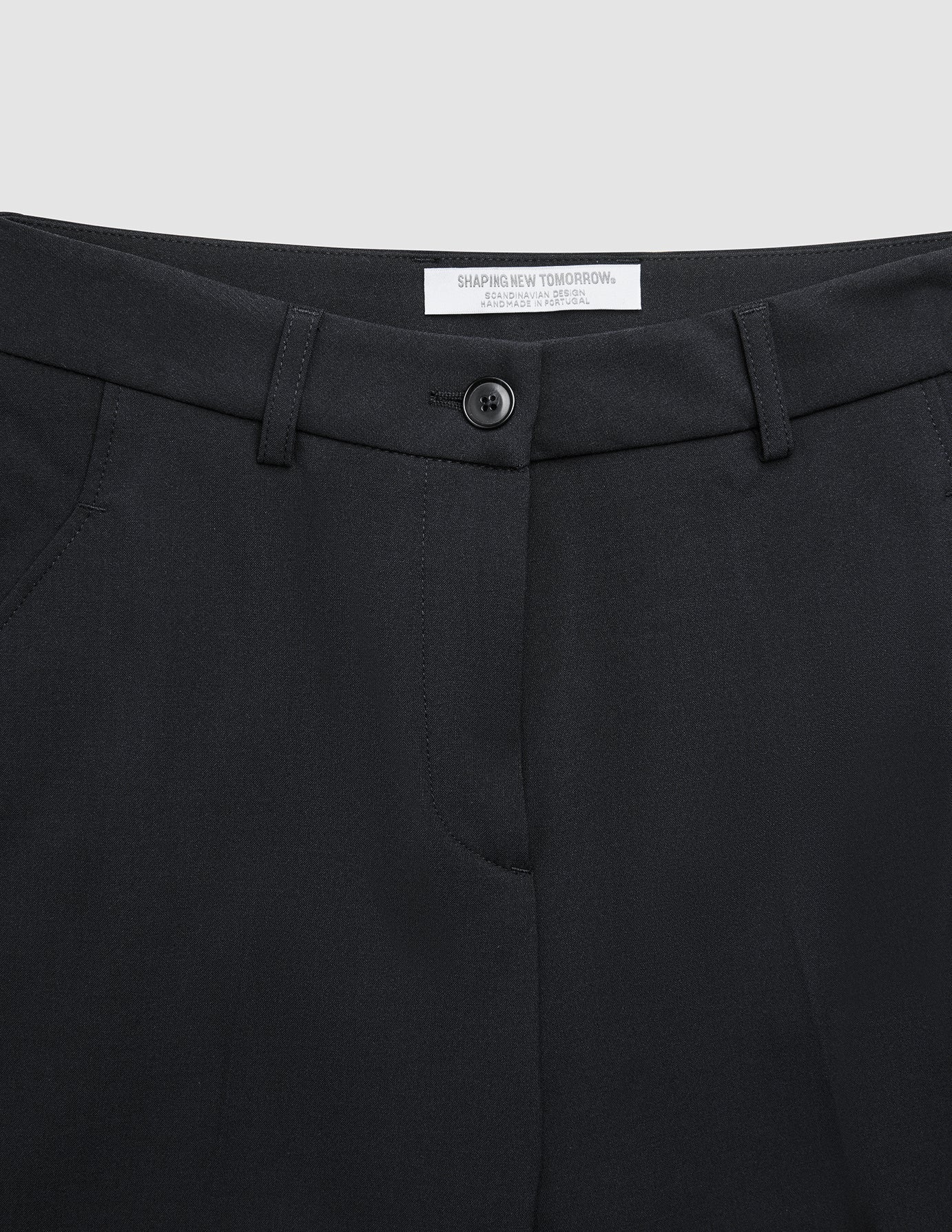 Women Ease Pants Tapered Black
