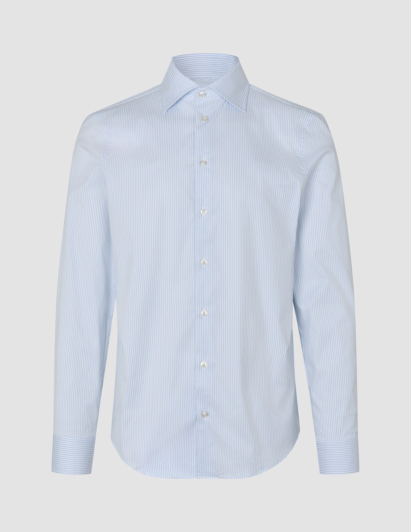 Elevated Shirt Slim Classic Blue Striped: a slim-fit, long-sleeved button-down shirt in pima cotton with a light blue and white vertical stripe pattern and a spread collar.
