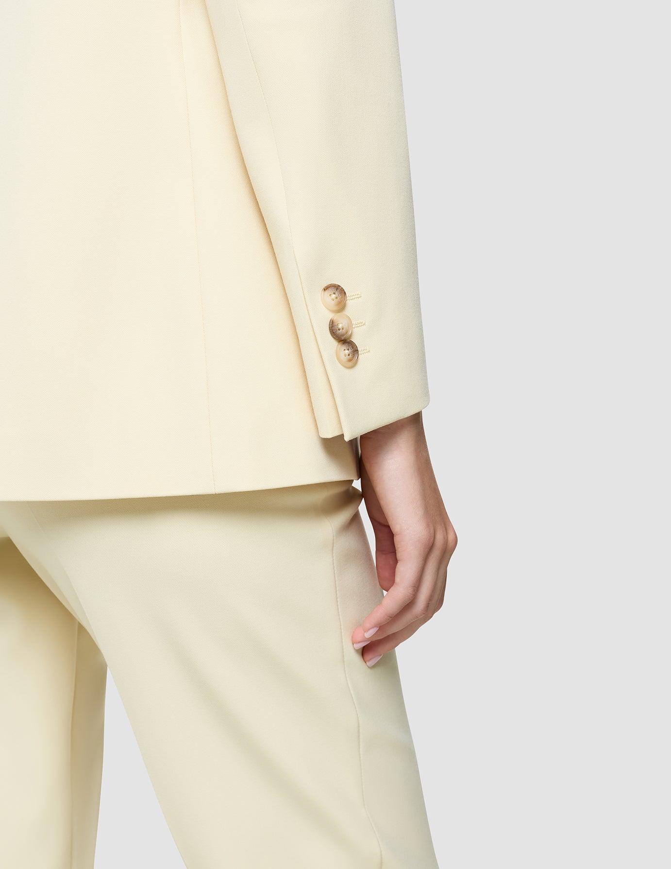 Essential Suit Tapered Misty Yellow