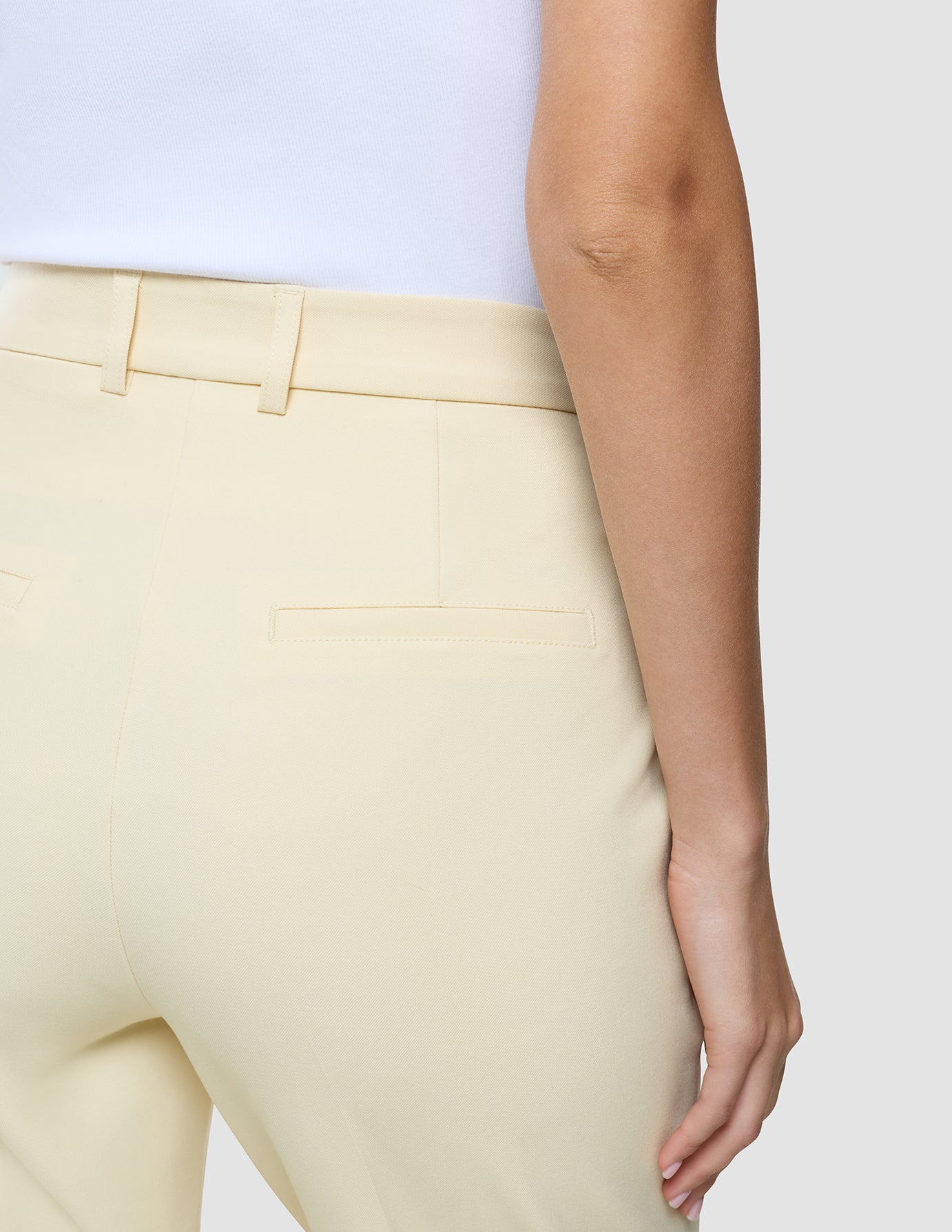 Women Essential Pants Tapered Misty Yellow