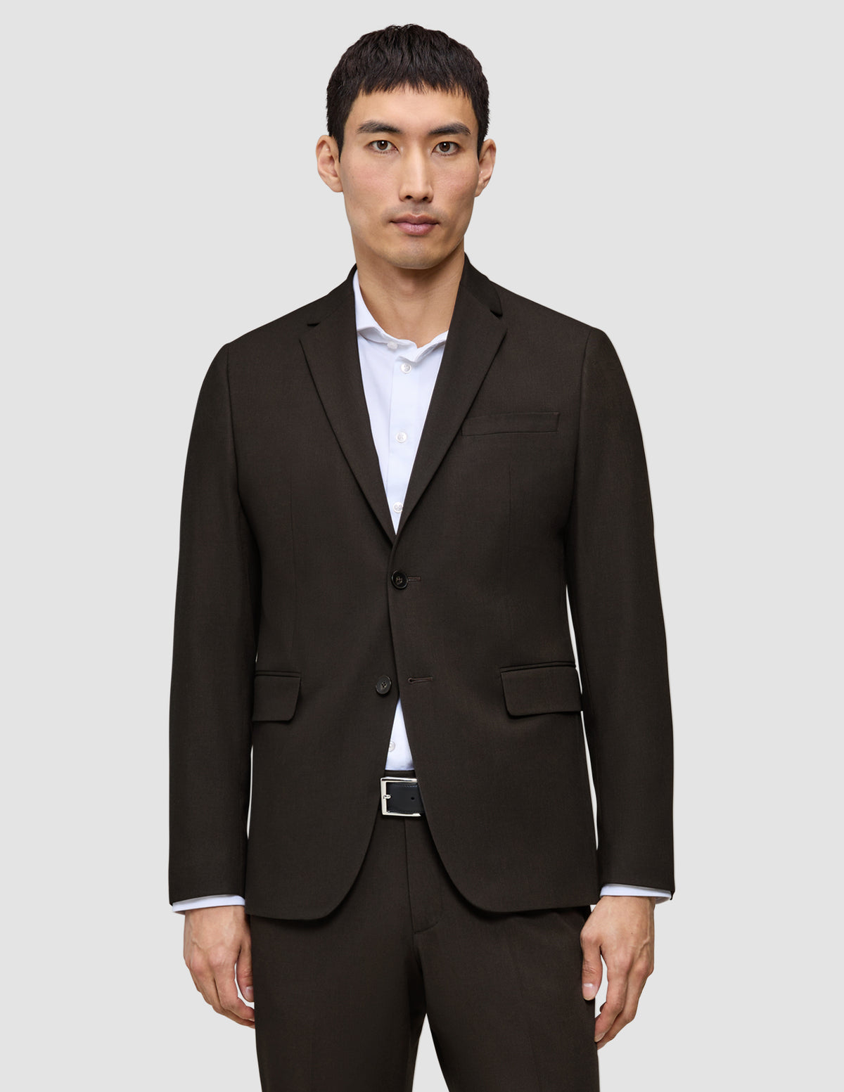 A man wears a Motion Blazer Regular Cognac in dark brown over a white dress shirt.